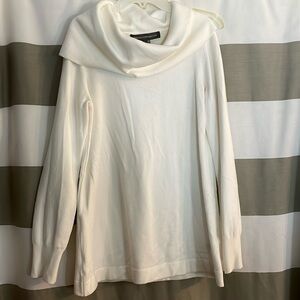 White turtle neck sweater